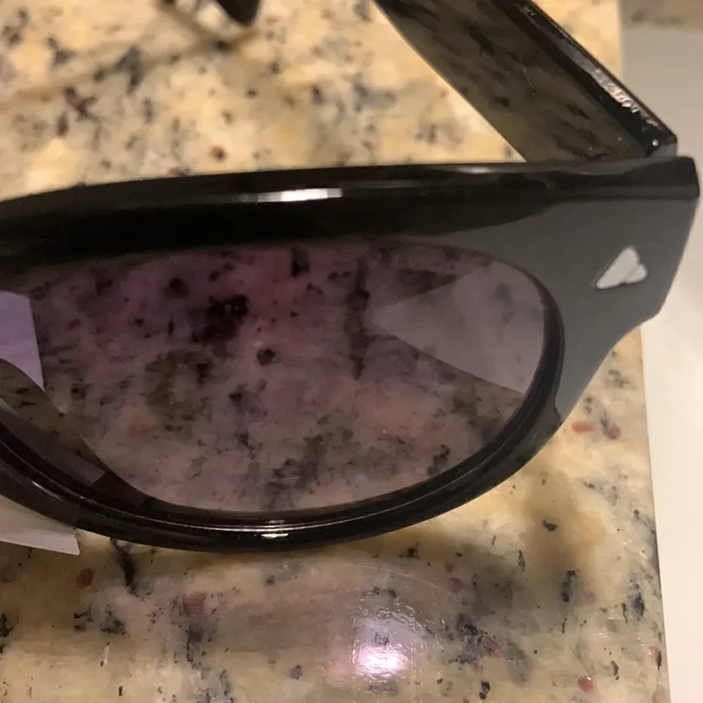 NWT Liz Claiborne sunglasses black no flaws